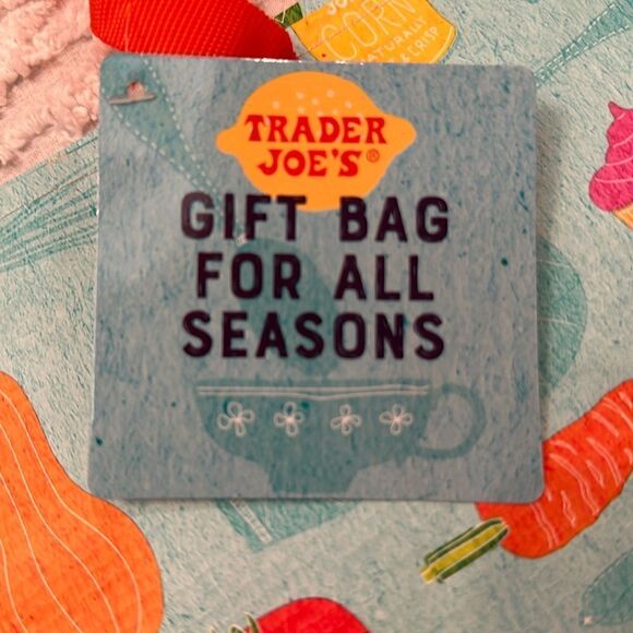 Trader Joe’s Plastic Reusable Small Shopping Tote Bag Squash Kitchen Cupcakes - Picture 11 of 12